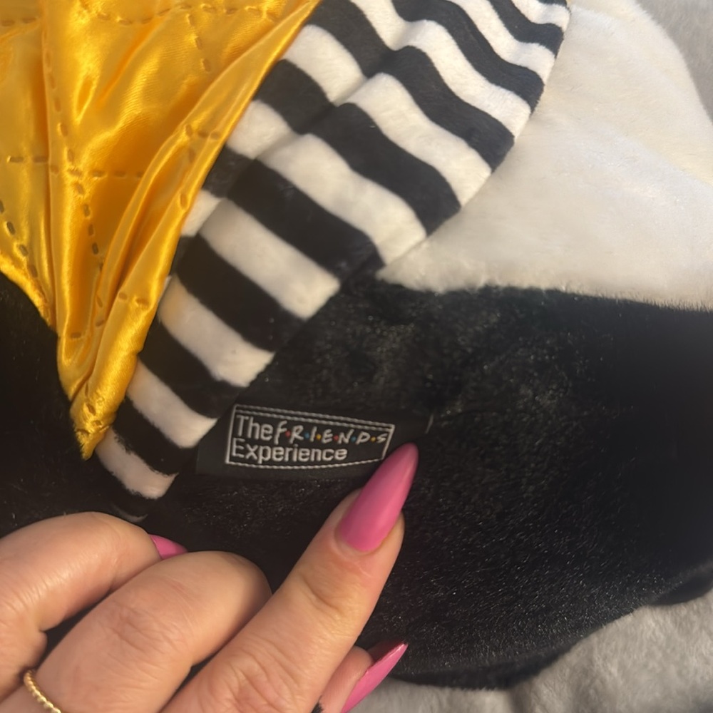 Hugsy - Picture 6 of 6